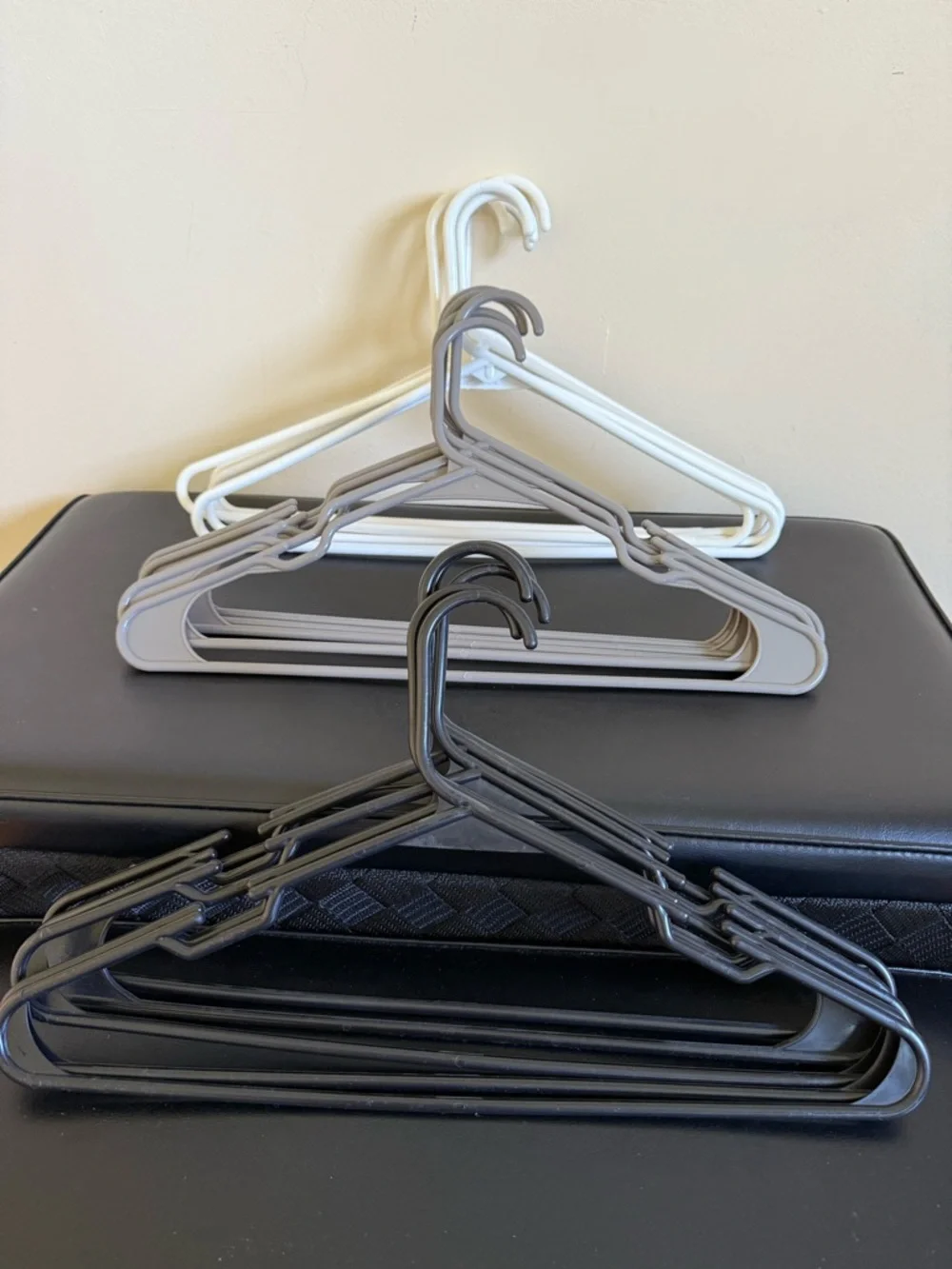 15Pack Mixed Plastic Hangers Notched Durable Clothes Storage Organize Multicolor